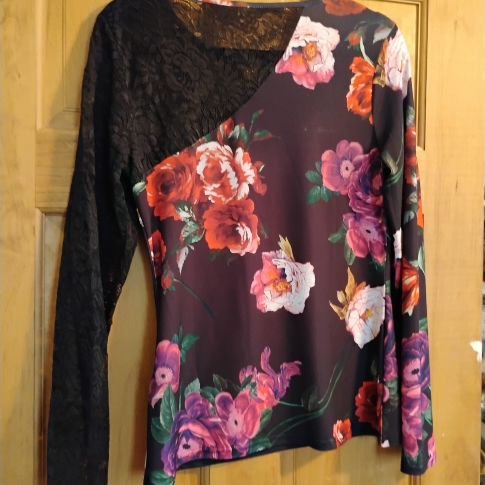 VENUS Black and Purple Floral Lace Blouse